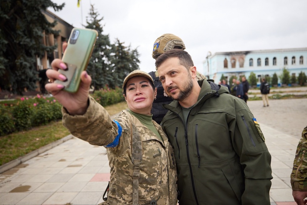 The Mystery on the Zelensky Photo with Guard Sporting Nazi Insignia ...